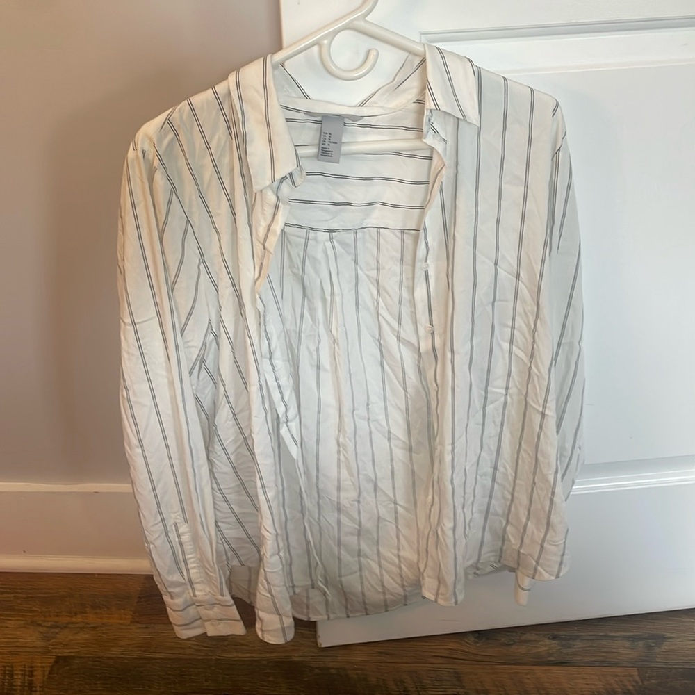 H&M STRIPED WHITE BUTTON DOWN